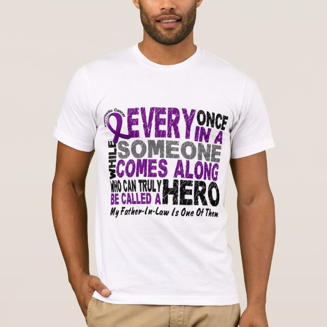 Den bukspottkörtel- cancerHJÄLTEN KOMMER ALONG 1 T Shirt (Framsida)