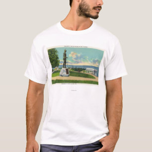 Den Coles backen beskådar av den Massasoit statyn Tee