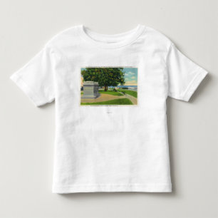 Den Coles backen beskådar av den Mayflower T-shirt