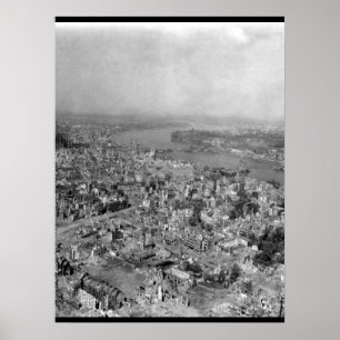 Den Cologne domkyrkan står undamaged_War avbildar Poster