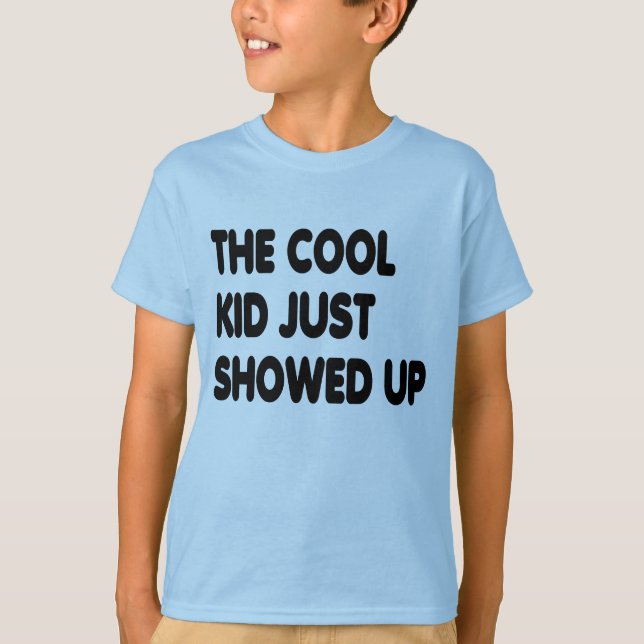 Den coola killen dök bara upp, roliga barn t shirt (Framsida)