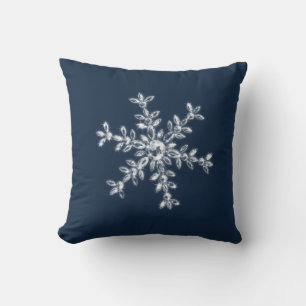Den Crystal Snowflakehelgdag dämpar i blått Kudde