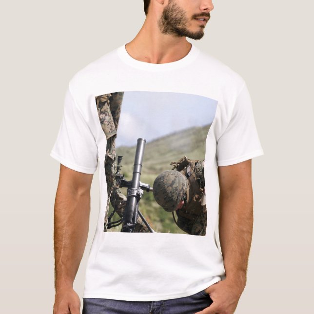 Den direkt ljugit metoden för avskjutning av grana t-shirt (Framsida)