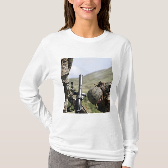 Den direkt ljugit metoden för avskjutning av grana tee shirt (Framsida)