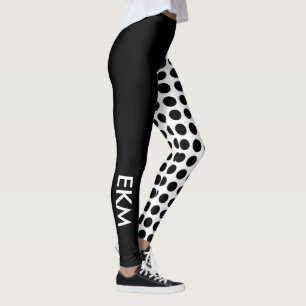 Den djärva svartvita polkaen pricker och den fast leggings
