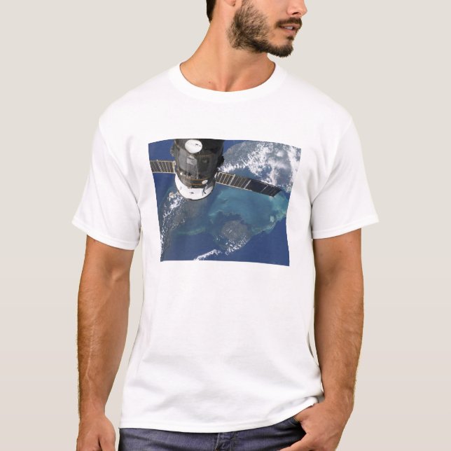 Den dockade Progress 22-rymdfarkosten Tee Shirt (Framsida)