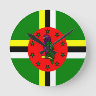 den dominica flagga tar tid på rund klocka