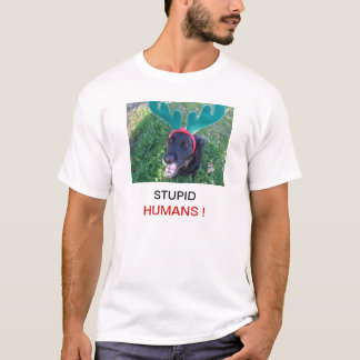 Den dumma människahunden som ha på sig raindeer, tee shirt