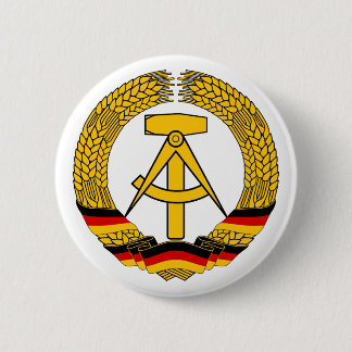 Den East Germany medborgareemblemen knäppas Knapp