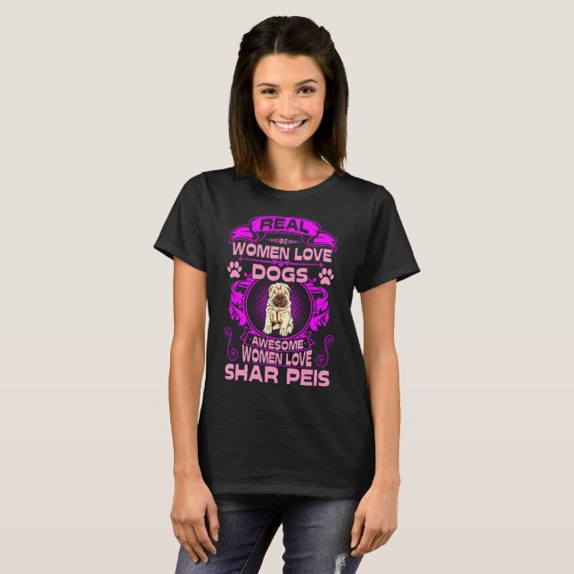 Den enorma kvinnakärlekShar Peis hunden daltar Tee Shirt (Hel framsida)