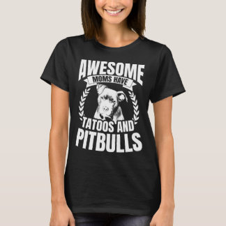 Den enorma mammor har tatueringar och pitbulls t shirt