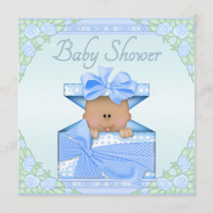 Den etniska pojken i gåva boxas och robaby shower inbjudningar