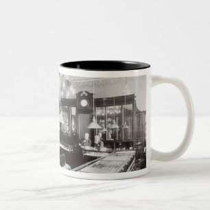 Den Faberge emporiumen (b-/wfotoet) Två-Tonad Mugg