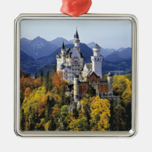 Den fantasifulla Neuschwanstein är en av tre Julgransprydnad Metall