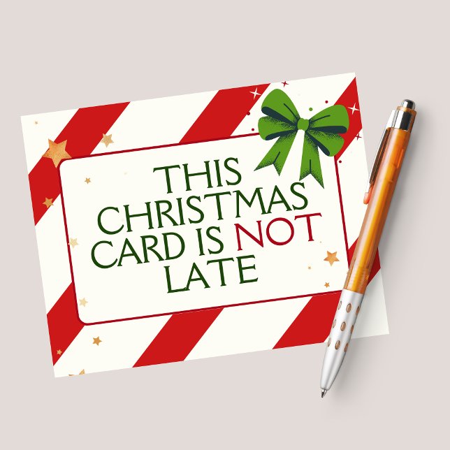 Den fantastiska julfamiljen Retro Procrastination Helg Vykort (This belated Christmas card explains that the Christmas season technically lasts till February.)