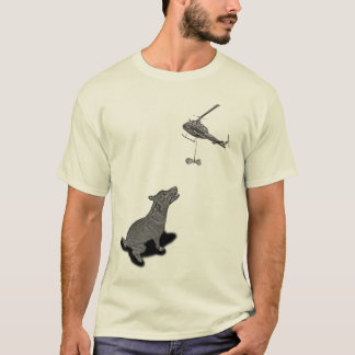 Den färdiga hundfestluftbron med helikoptern tee shirt