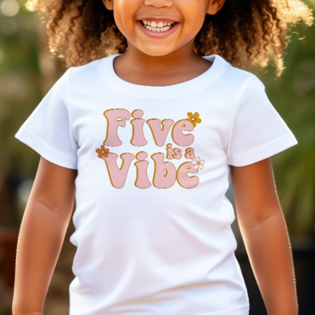 Den femte födelsedagen är en Vibe Retro T Shirt (Skapare uppladdad)