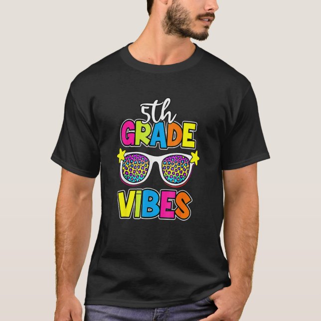 Den femte Klass Vibes solglasögon Student-läraren  T Shirt (Framsida)