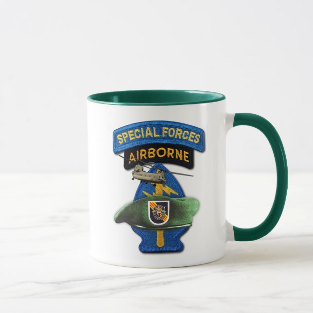 Den femte Speciella kraften SF SFG Veteranveterinä Mugg (Höger)