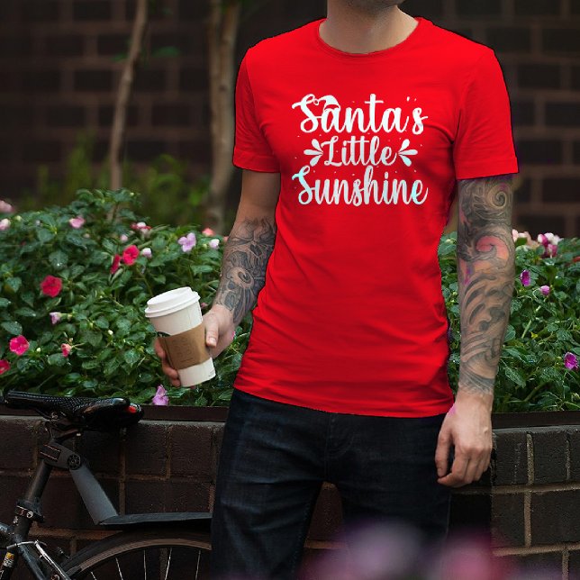 Den fina jultomtens lilla solskenstypografi t shirt (Skapare uppladdad)