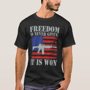 Den fjärde juli är friheten i Independence day. T Shirt
