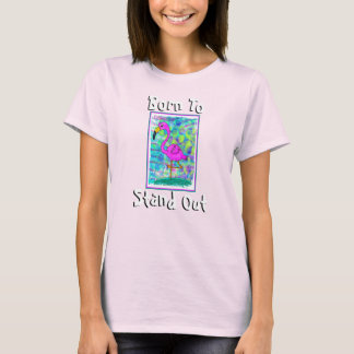 Den födda flamingoen att stå ut binder den färgade t shirt