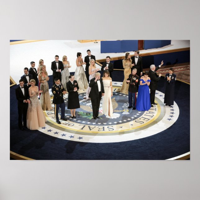 Den första familjen vid Liberty Boll Poster (Framsidan)