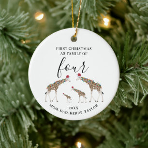 Den första julfamiljen med fyra cute Giraffes Julgransprydnad Keramik
