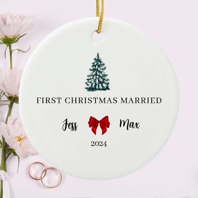 Den första jultomten Married Red Bow Coquette Keep Julgransprydnad Keramik (First Christmas Married Red Bow Coquette Keepsake Ceramic Ornament)