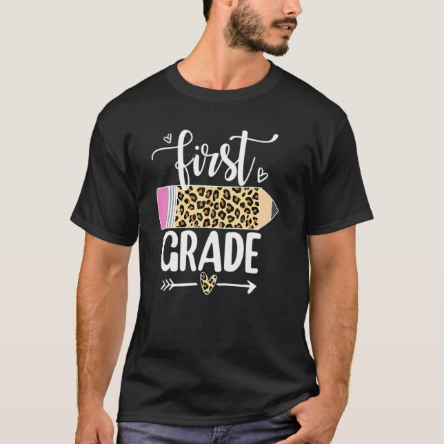 Den första leopardpennan i Klass 1:a dagen för sko T Shirt (Framsida)