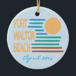 Den Fort Walton Beach anpassningsbar daterar Julgransprydnad Keramik<br><div class="desc">Fort Walton Beach Florida,  med en modern geometrisk sol på stranddesignen i färgerna av solen,  himmel,  havet och sanden som firar denna ursnygga Florida strand. Ändra texten med datera för att matcha dina minnen eller ta den bort,  om du inte behöver den.</div>