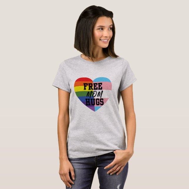 Den fria mamman kramar LGBTQ T Shirt (Hel framsida)