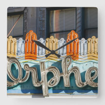 Den gammala filmstort festtältväggen tar tid på