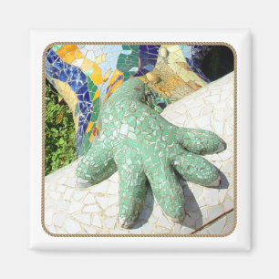 Den Gaudi ödlan räcker belägger med tegel Magnet