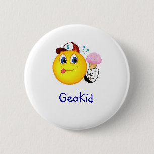 Den GeoKid pojken med det glassGeocaching byltet Knapp
