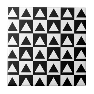 Den geometriska svartvita triangeln formar mönste kakelplatta
