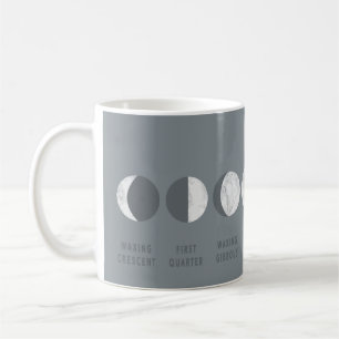 Den gråa marmormånen arrangerar gradvis muggen kaffemugg
