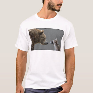 Den Grizzle björnen möter raccoonen Tee Shirt