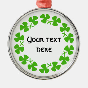 Den gröna Shamrocksgränsen tillfogar text Julgransprydnad Metall