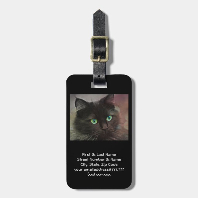 Den grönt synade svart katten hänger lös märkren bagagebricka (Vertikal Framsida)