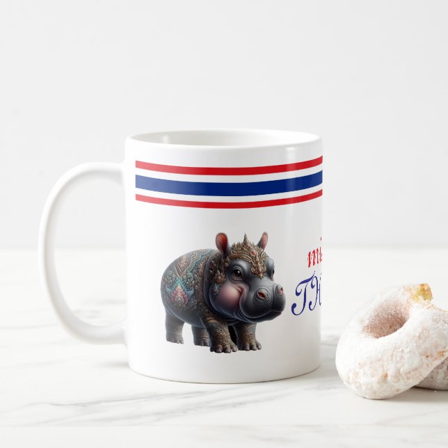 Den grymma thailändska pygmy hippopotamus, moo den kaffemugg (Med munk)