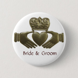 Den guld- den Claddagh bruden och brudgummen Knapp