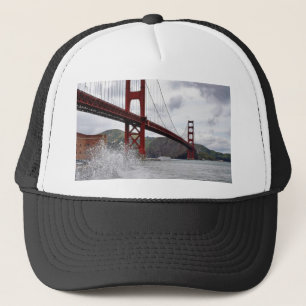 Den guld- grinden överbryggar i San Francisco som Keps