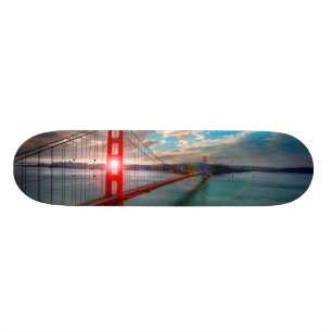 Den guld- grinden överbryggar med solen som är skateboard bräda 20,5 cm
