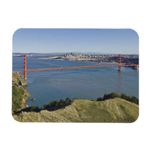 Den guld- grinden överbryggar och San Francisco. Magnet