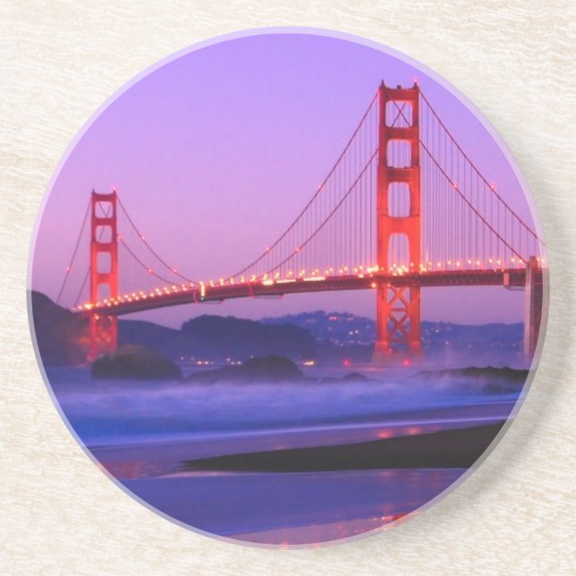 Den guld- grinden överbryggar på bagarestrand på underlägg (Framsidan)