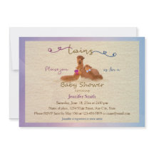 Den gulliga Alpacapojkeflickan kopplar samman baby