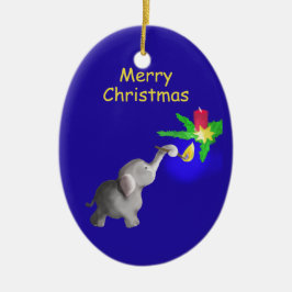 Den gulliga babyelefanten tänder jul för ett julgransprydnad keramik