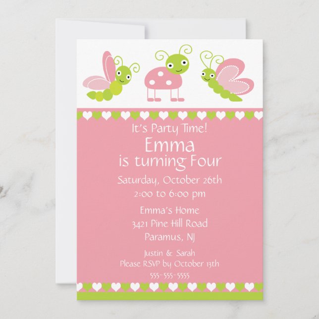 Den gulliga babyen buggar födelsedaginbjudan inbjudningar (Framsida)