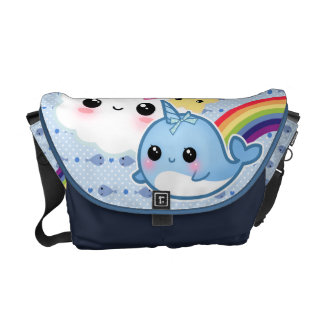 Den gulliga bebiset som är narwhal med regnbågen kurir väska
